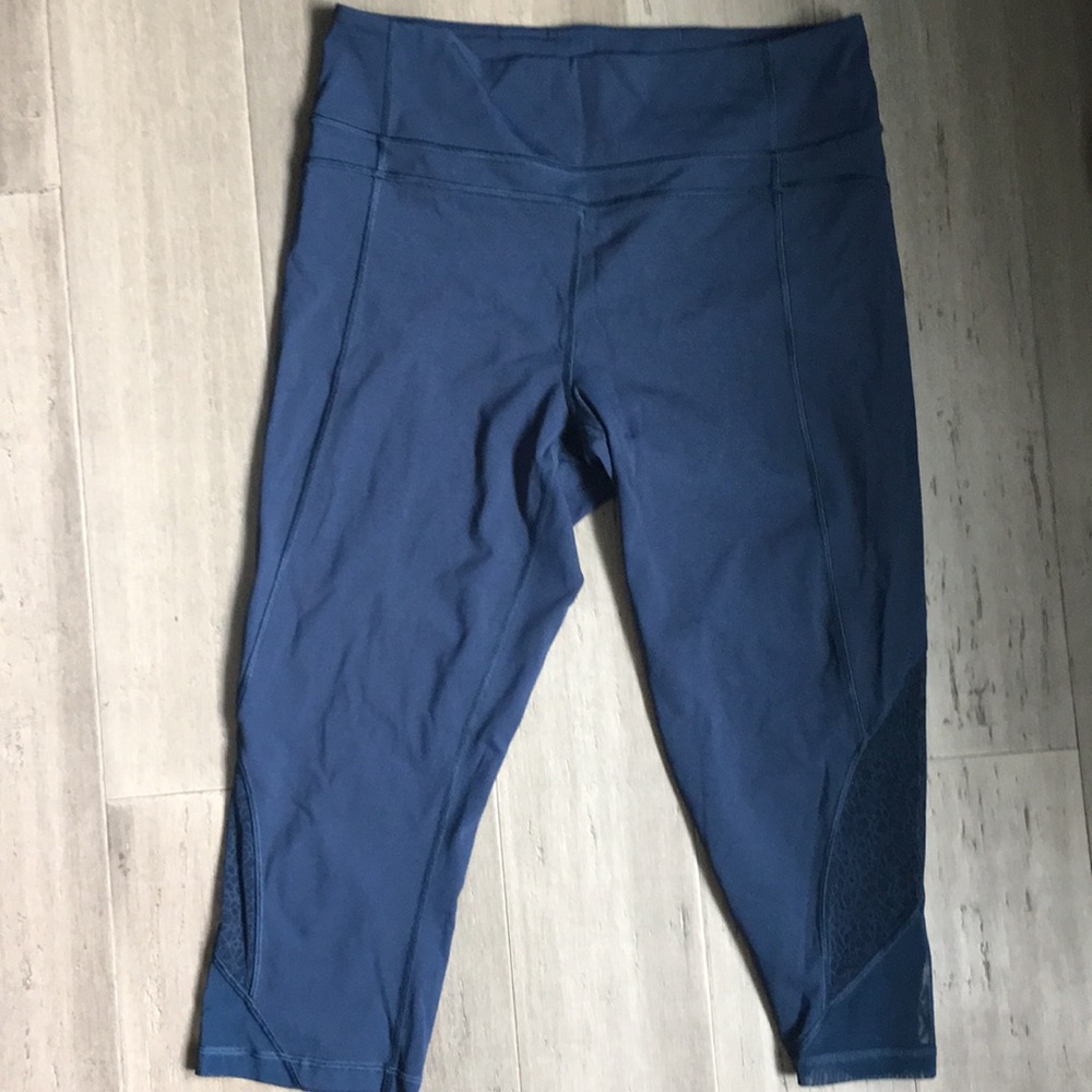 Euc Lululemon crops size 10